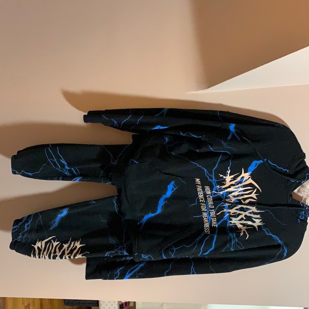 Reflecting sweatsuit